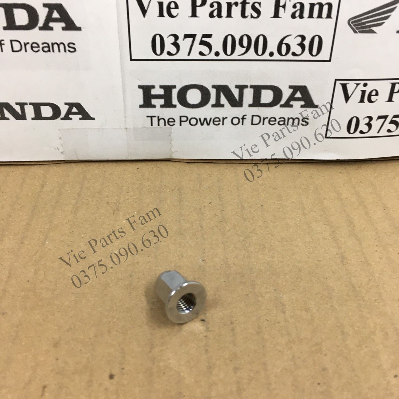 Ốc cổ pô : ab , sh , pcx , click , vario , lead ( ốc 7mm - giá 1 con)