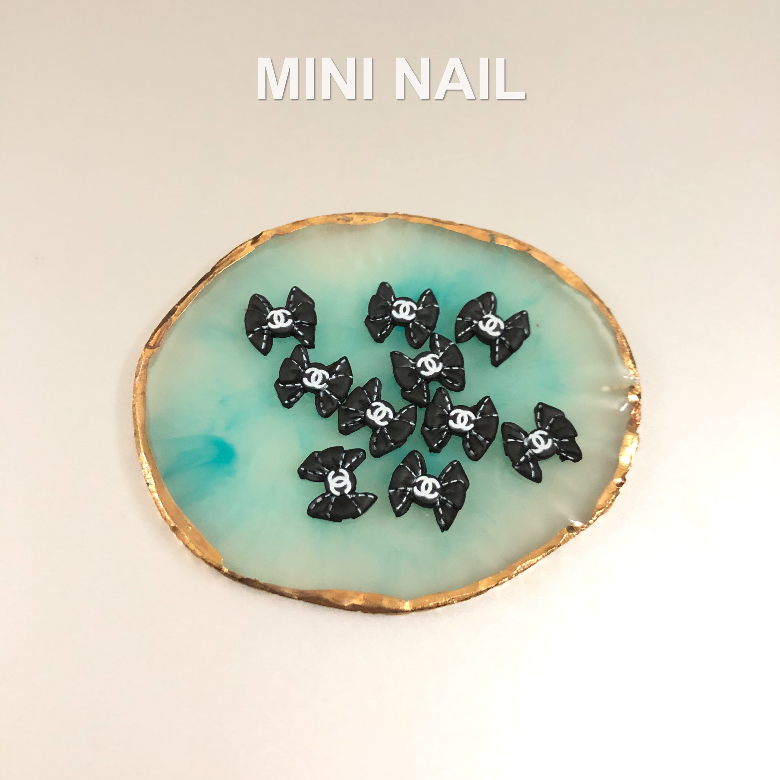 Charm nơ thương hiệu chanel gắn móng tay
