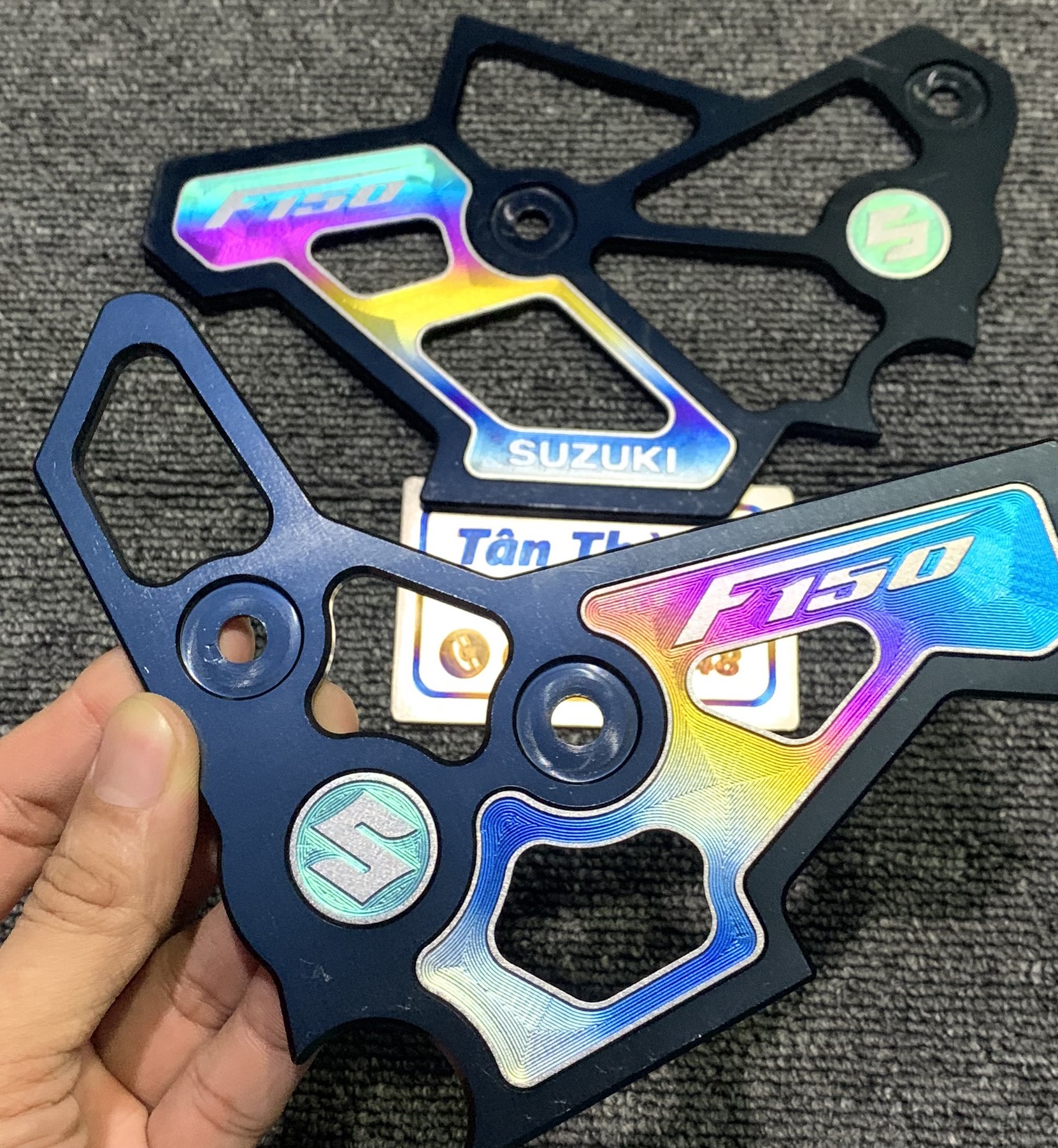 Che Pen, Nẹp sườn TITAN Raider FI, Satria Màu đen
