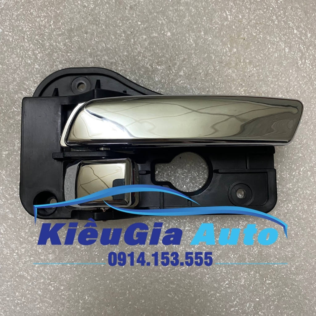 Tay mở cửa trong Kia Carens