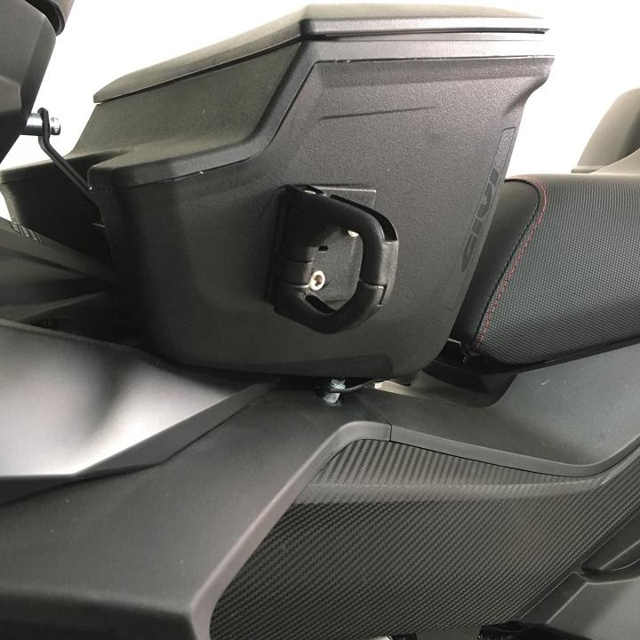 Thùng giữa GIVI G10 tặng kèm móc SH cho xe EXCITER 150