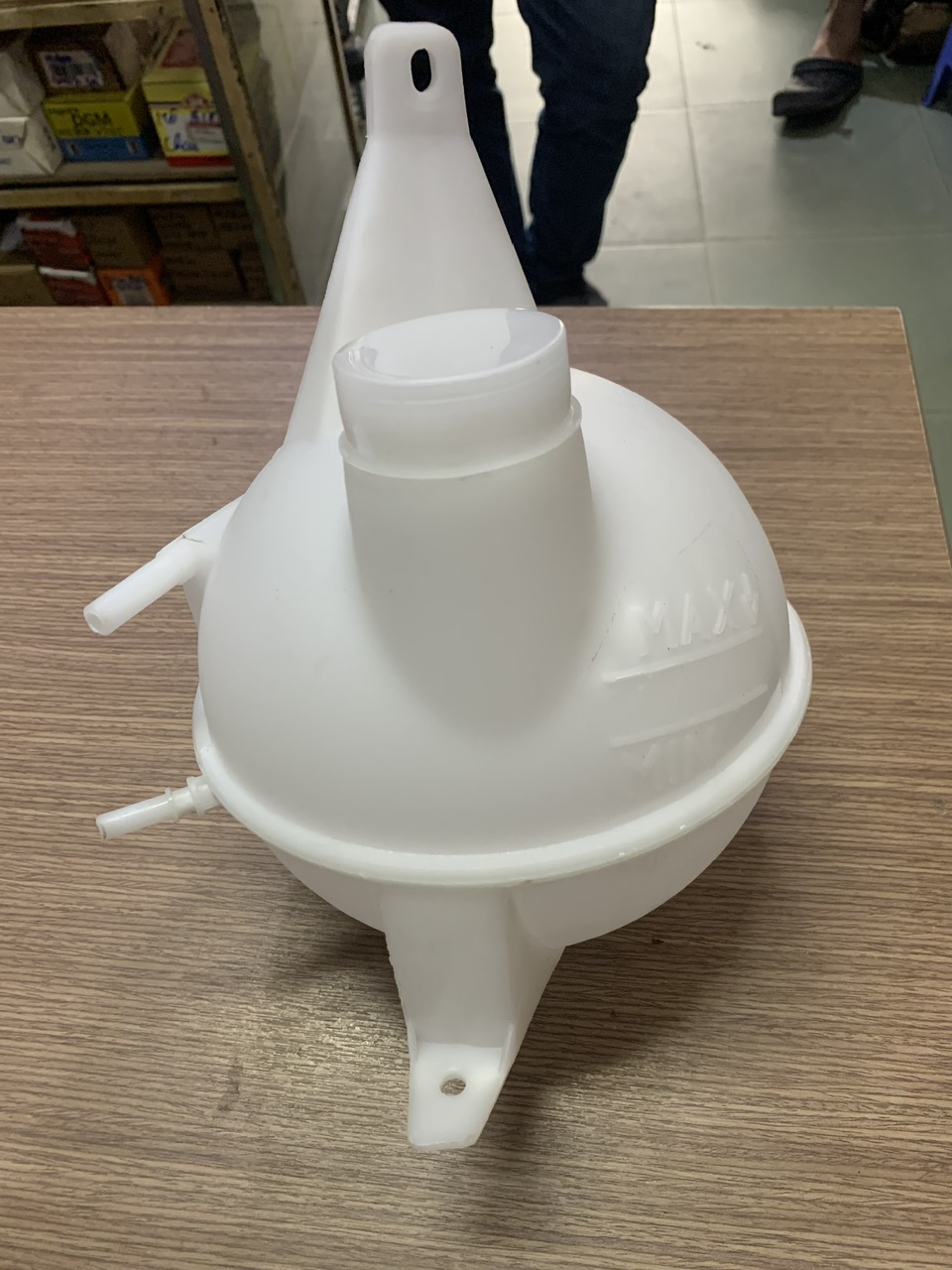 Bình nước phụ Ford Transit