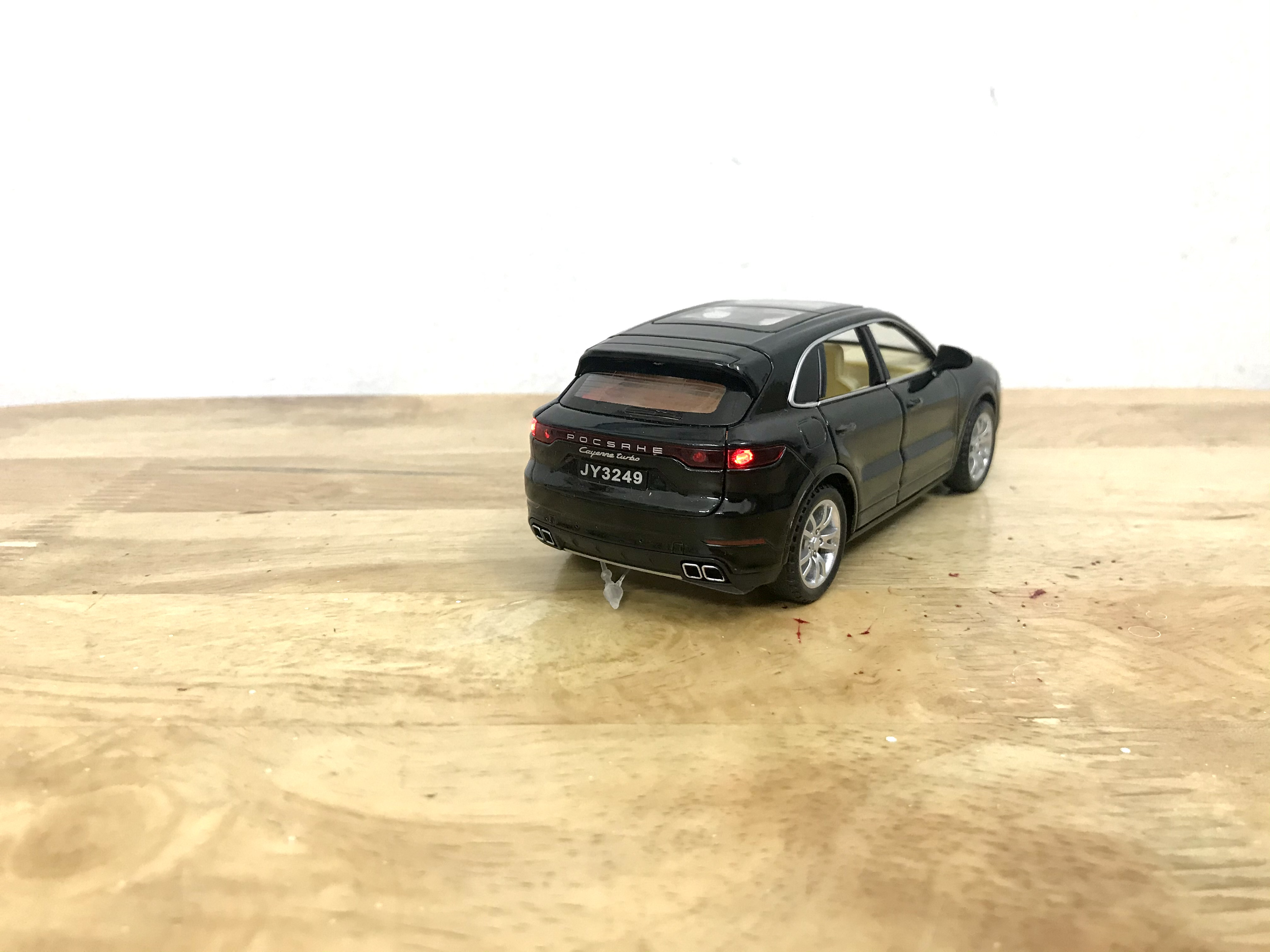 Mô hình xe Porsche Cayenne _ Tỷ lệ 1:32