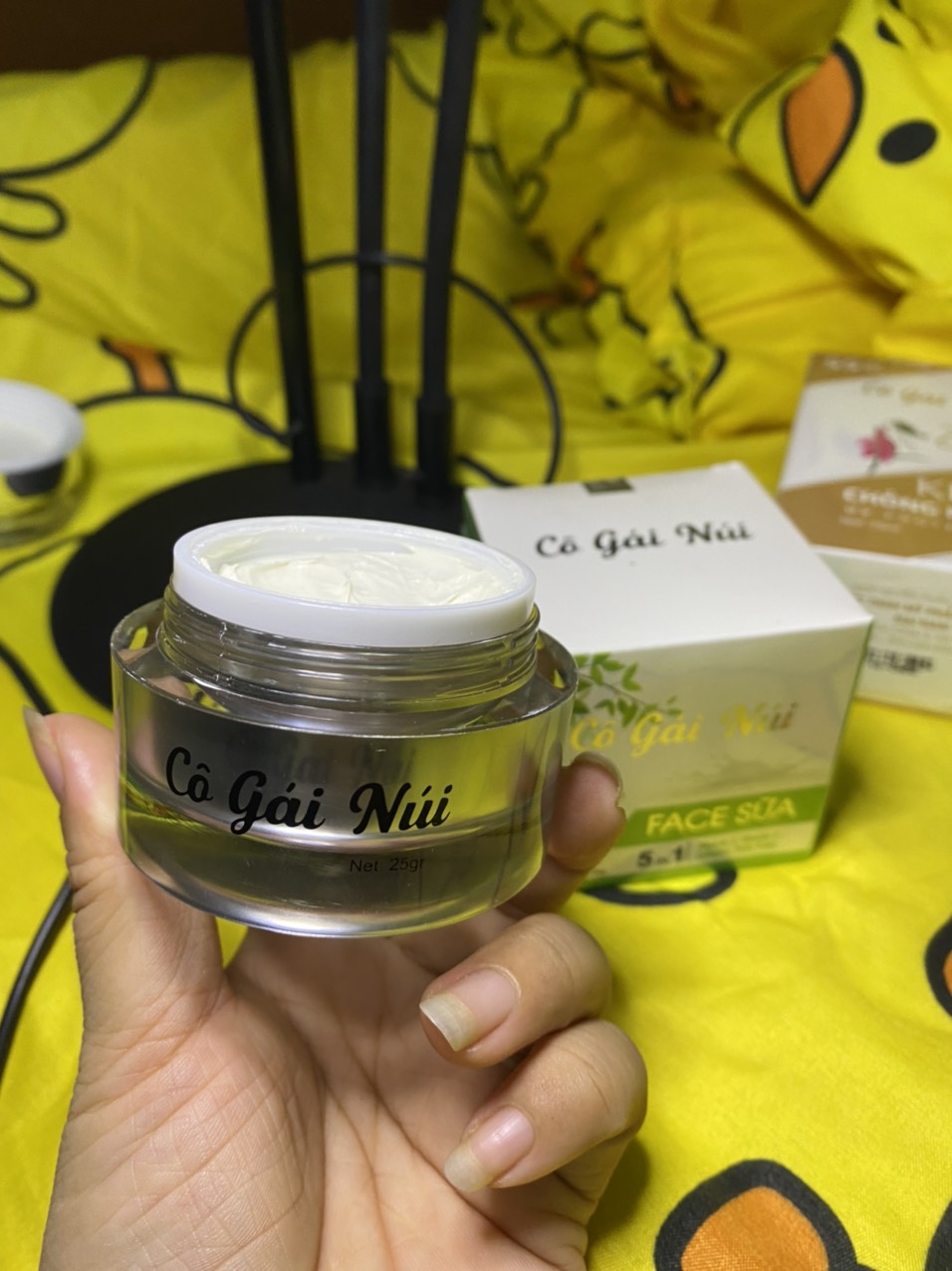 Kem face sữa cô gái núi