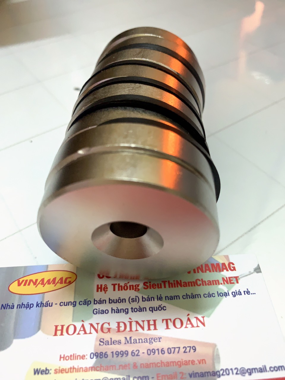 nam châm mạnh D50 * 10 lỗ 10MM neodymium