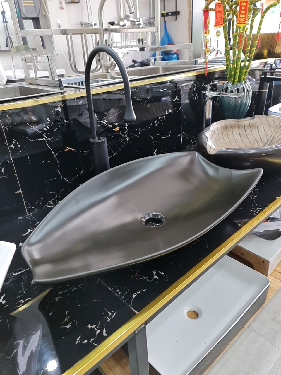 Lavabo  đặt  bàn  mỹ  thuật chiếc  thuyền