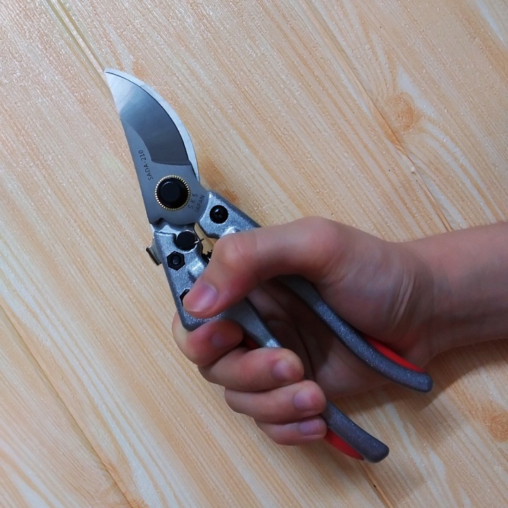 Kéo cắt cành làm vườn SaDa 210mm