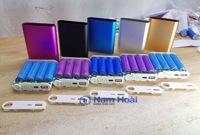 [HCM]Mạch sạc 4 cell pin 5V2A + box 4 cell vỏ nhôm ( có lò xo, không gồm pin )
