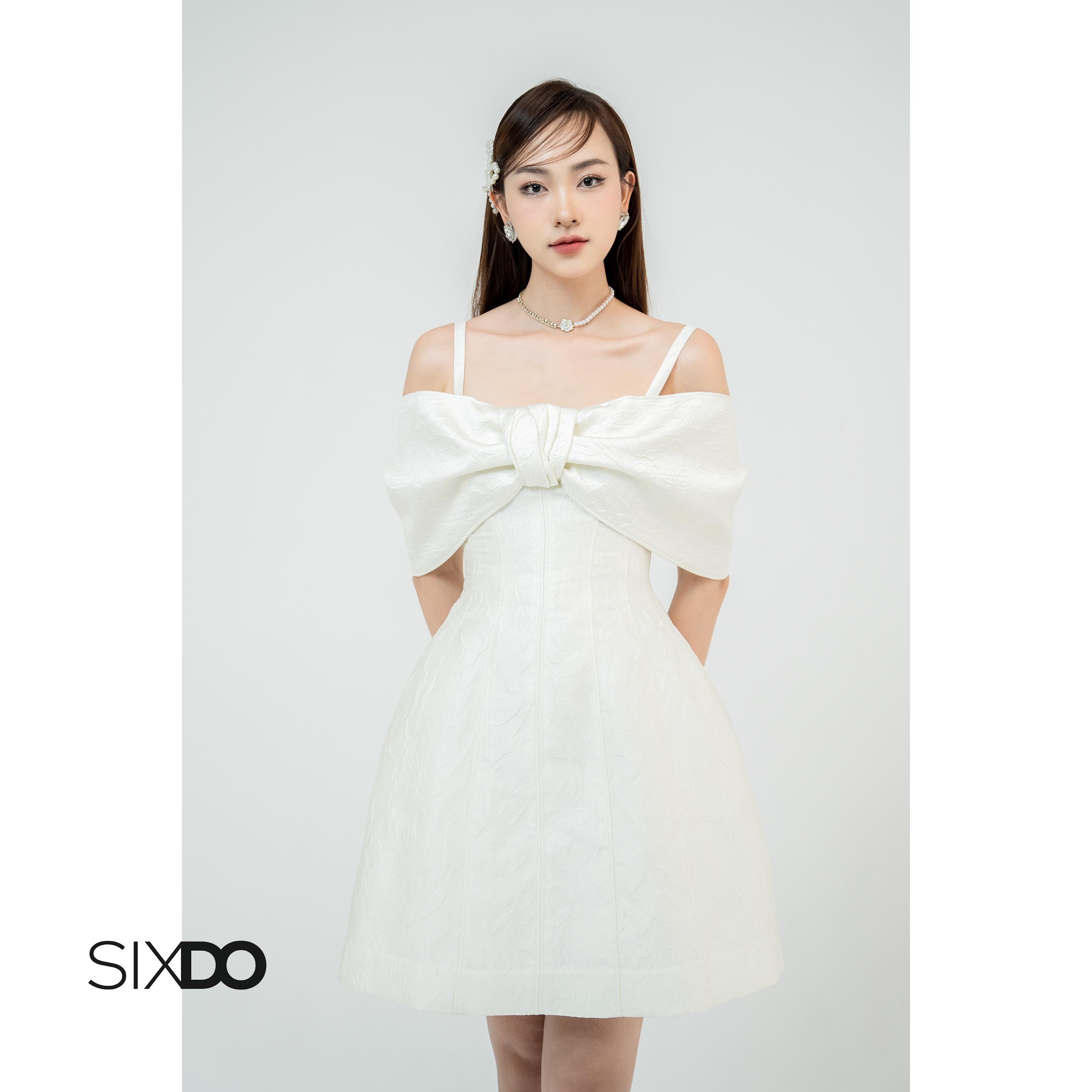 Đầm gấm kem trễ vai SIXDO (Cream Off-shoulder Mini Brocade Dress)