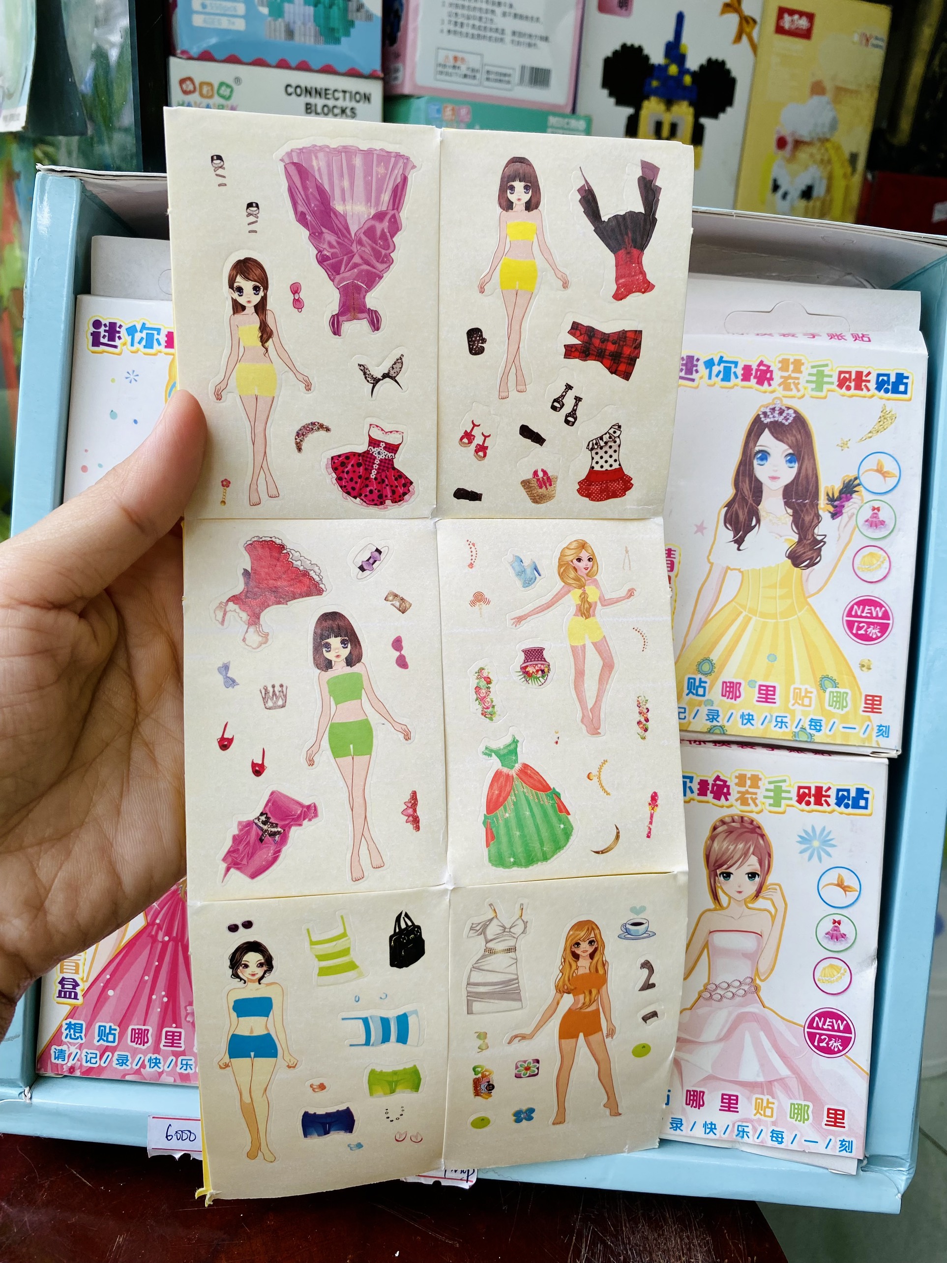 Hộp hình dán sticker công chúa 12 mặt