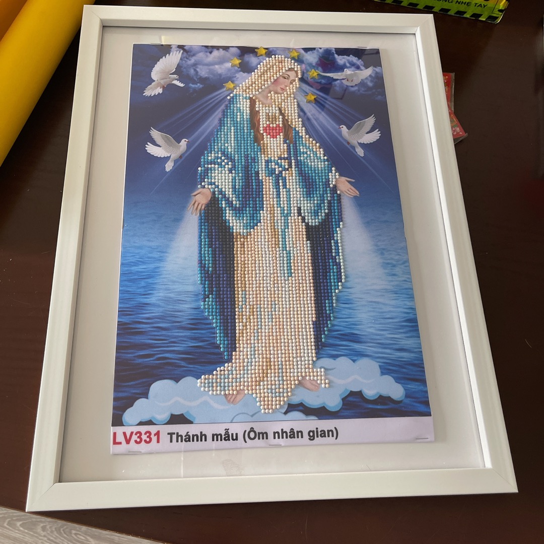 Tranh Gắn Đá Thánh Mẫu LV331 kích thước 31cm x42cm
