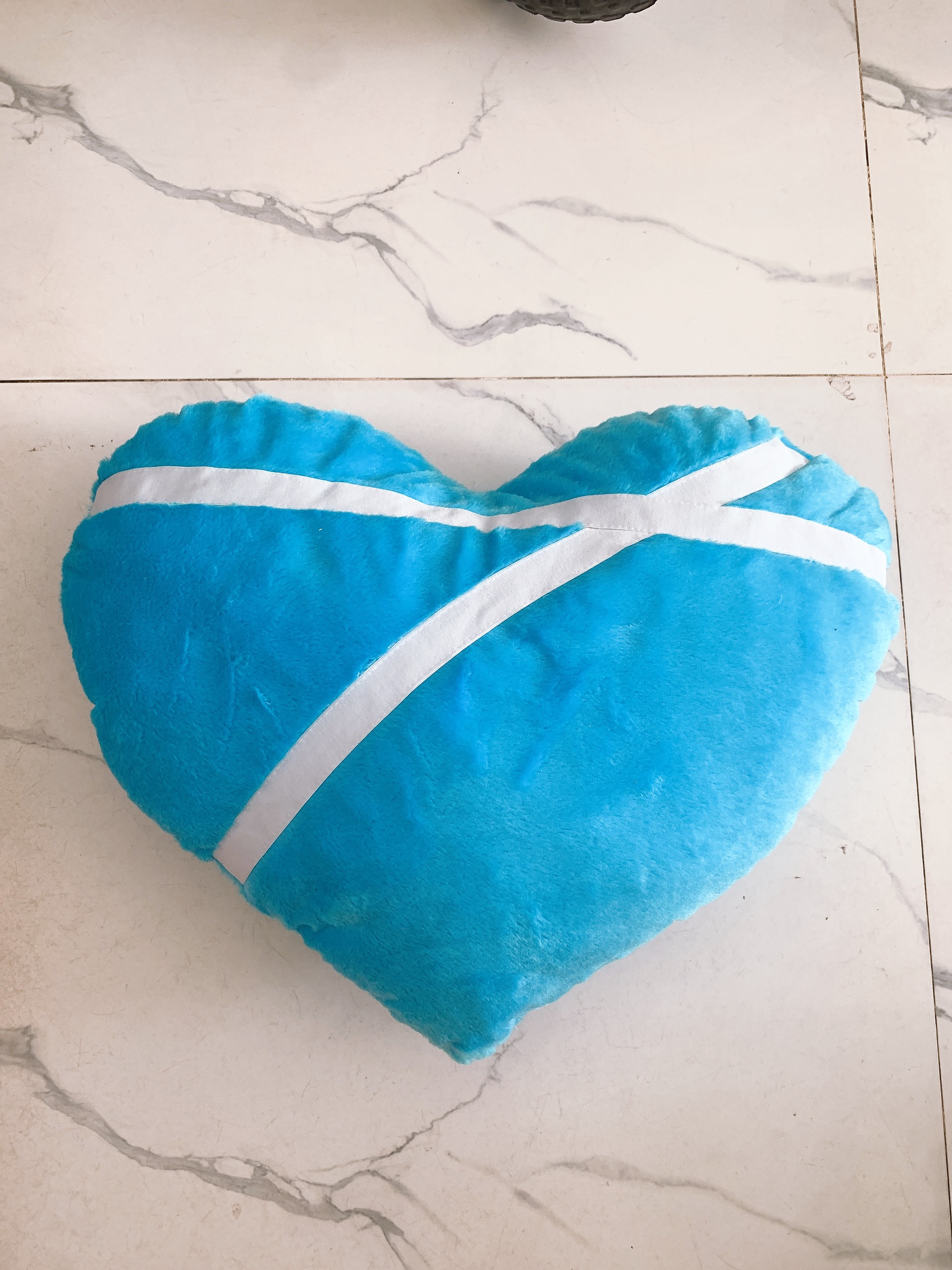 Gối ôm, gối tựa lưng sofa cute hình trái tim đỏ