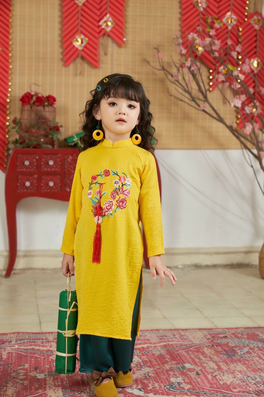 Áo Dài Cho Bé Ivy Áo Dài Cách Tân Cho Bé Gái Thêu Hoa Văn Chất Vải Lụa Cực Kì Mềm Mịn, Mướt Tay Phù Hợp Với Da Bé