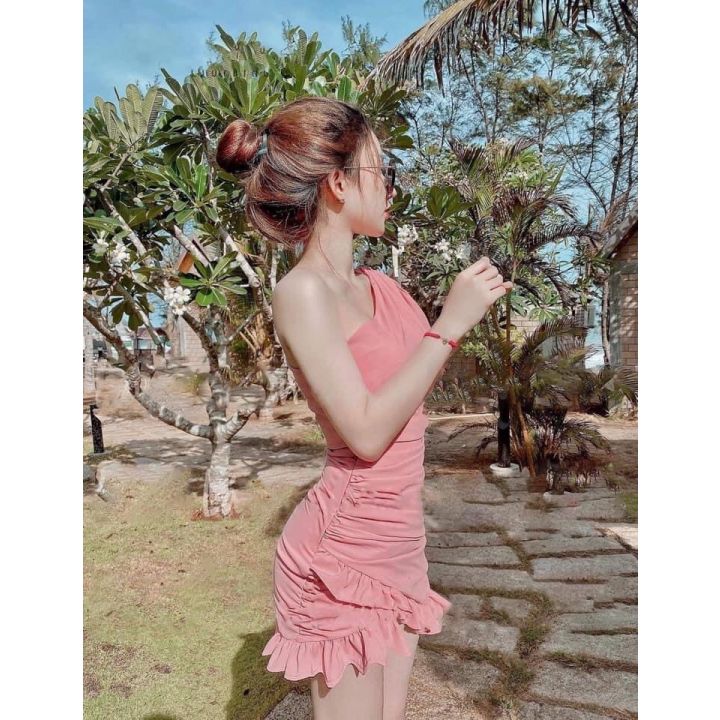 Đầm lệch vai hồng chất đũi