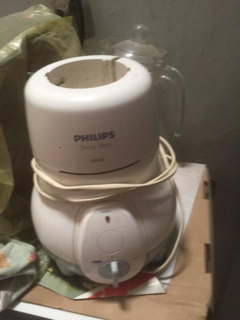 NHÔNG MÁY XAY SINH TỐ PHILIPS HR1643