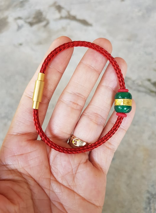 Vòng Tay Dây Cước Đỏ Mix Lu Thống Mã Não Xanh