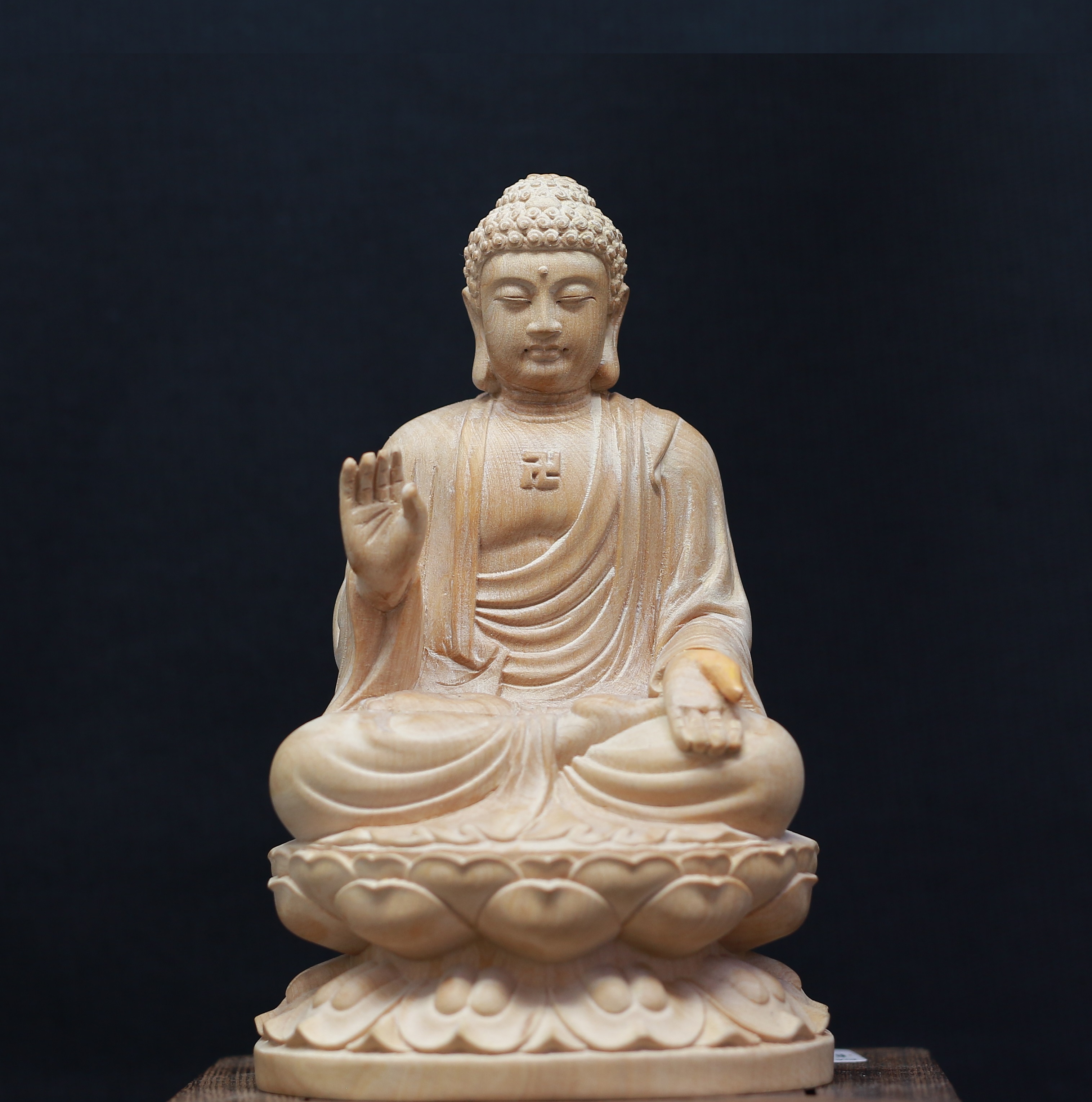 Tượng Phật A Di Đà là một biểu tượng vô cùng quen thuộc trong phật giáo, mang lại niềm tin và hy vọng cho con người. Hãy cùng chiêm ngưỡng những hình ảnh đẹp của tượng Phật A Di Đà để cảm nhận sự bình an và lòng biết ơn tràn đầy.