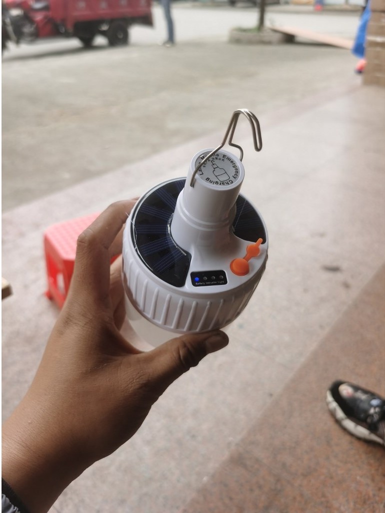 Bóng đèn led tích điện sạc nguồn năng lượng mặt trời và có remote điều khiển từ xa