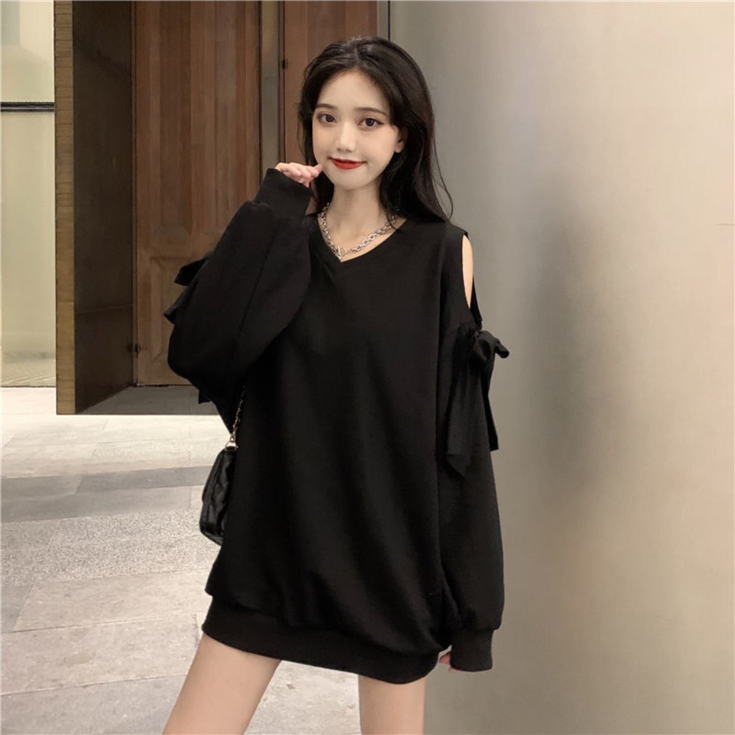 SUA004 Áo sweater thun cổ V đen trắng tay bồng khoét vai nơ babydoll cute thu đông thời trang nữ tính bánh bèo tiểu thư