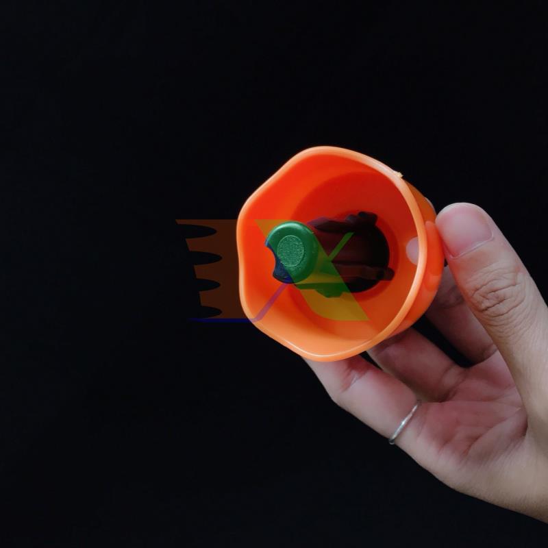 Comno 18 Que cắm tưới lắp chai nhựa pet C-08, Đầu tưới nắp chai pet, Nhỏ giọt điều chỉnh lưu lượng