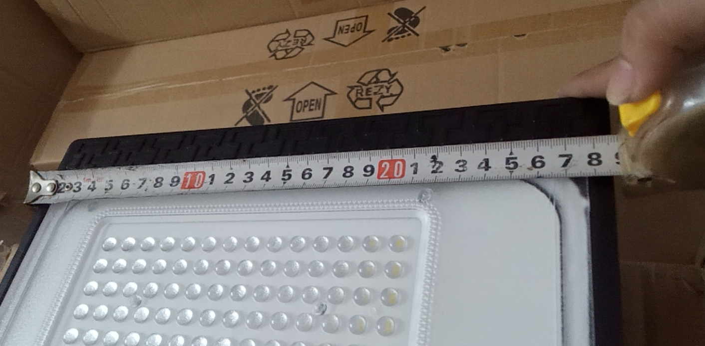 [HCM]Đèn pha năng lượng mặt trời Mắt Ngọc-300W