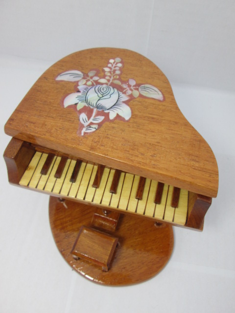 Đàn Piano trang trí