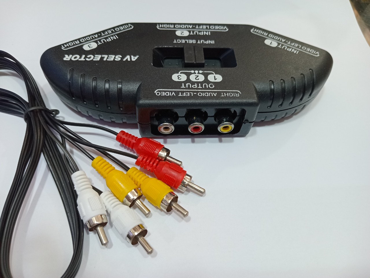 Bộ chuyển cổng (switch) AV 3 cổng vào 1 cổng ra