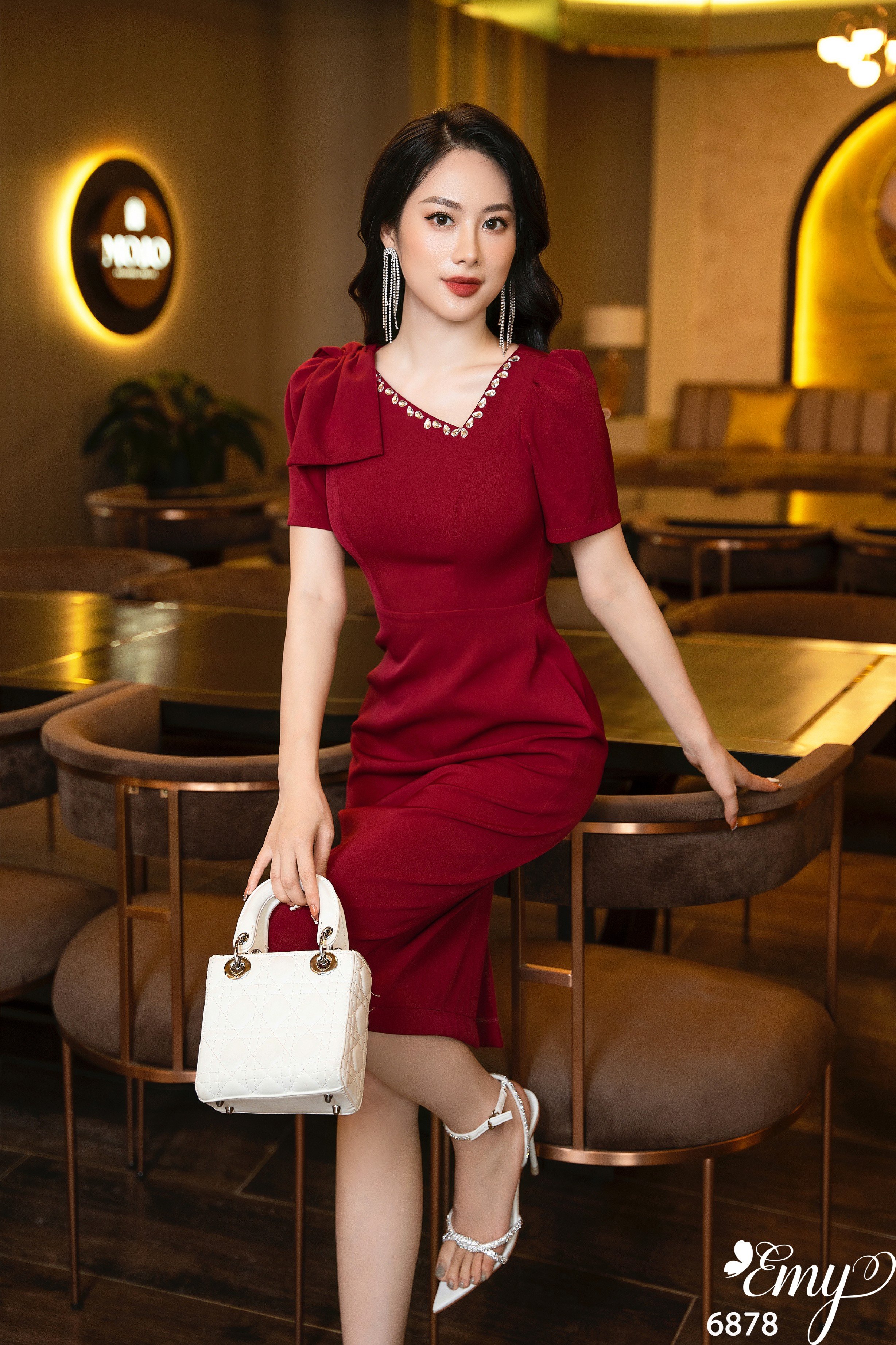 Đầm EMY EM6878 Body Đỏ Cổ Lệch Kết Hạt