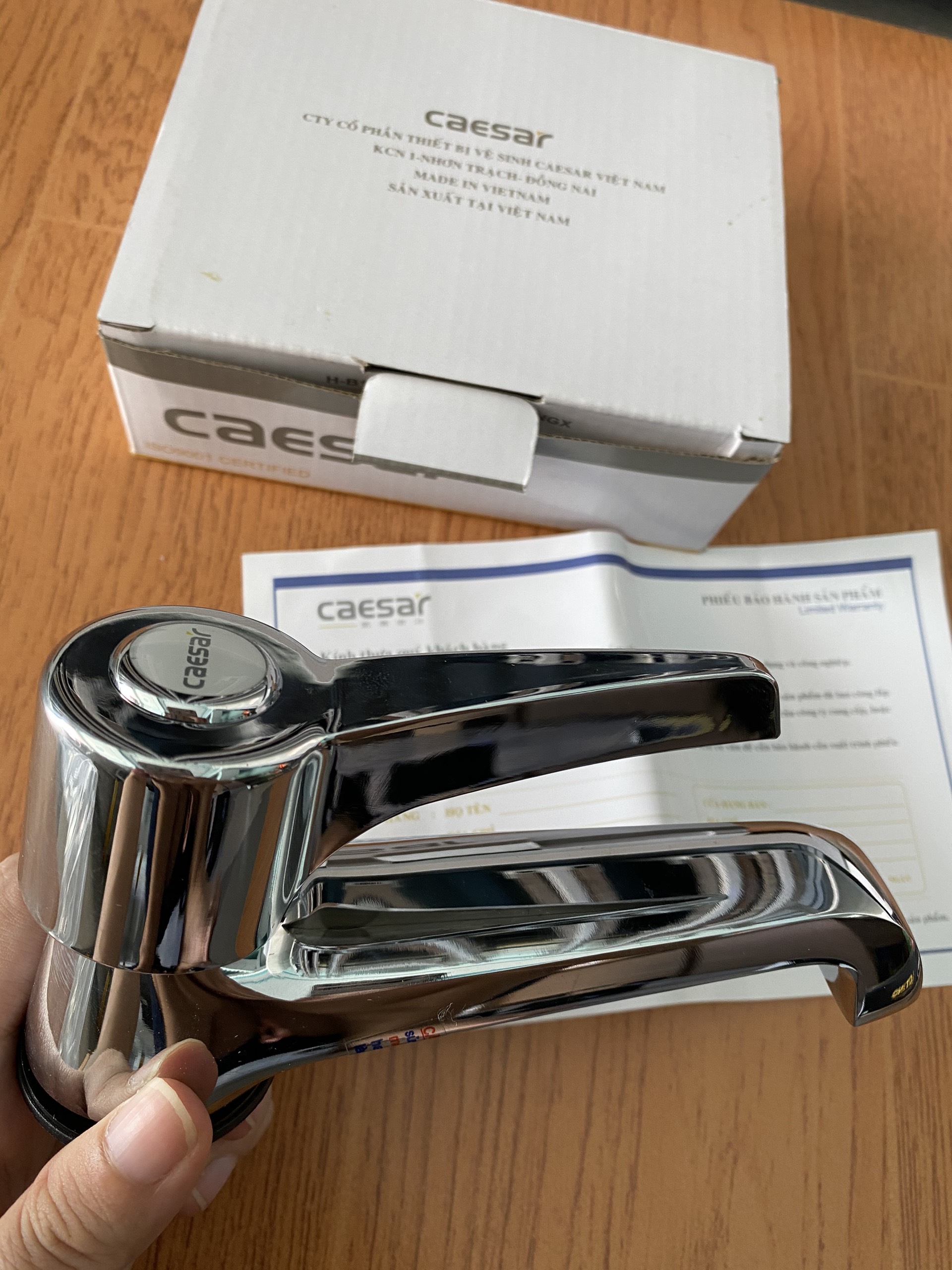 Vòi lavabo lạnh Caesar B104C