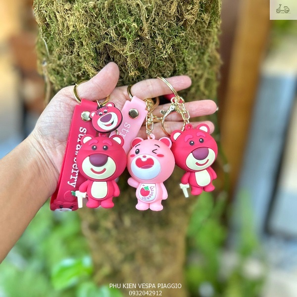 Móc Khóa Gấu Dâu Hồng Lotso 2023