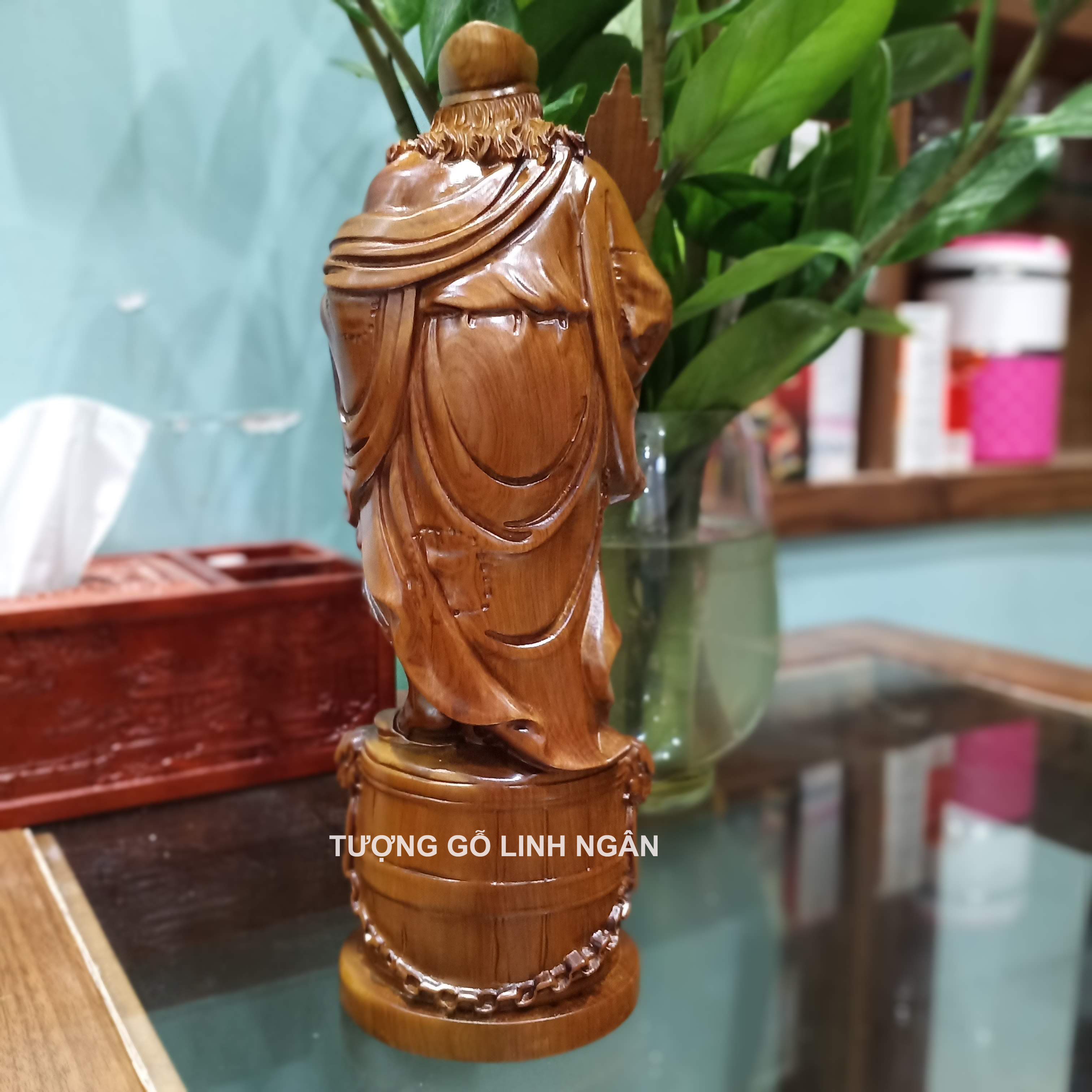 Tượng Tế Công bằng gỗ