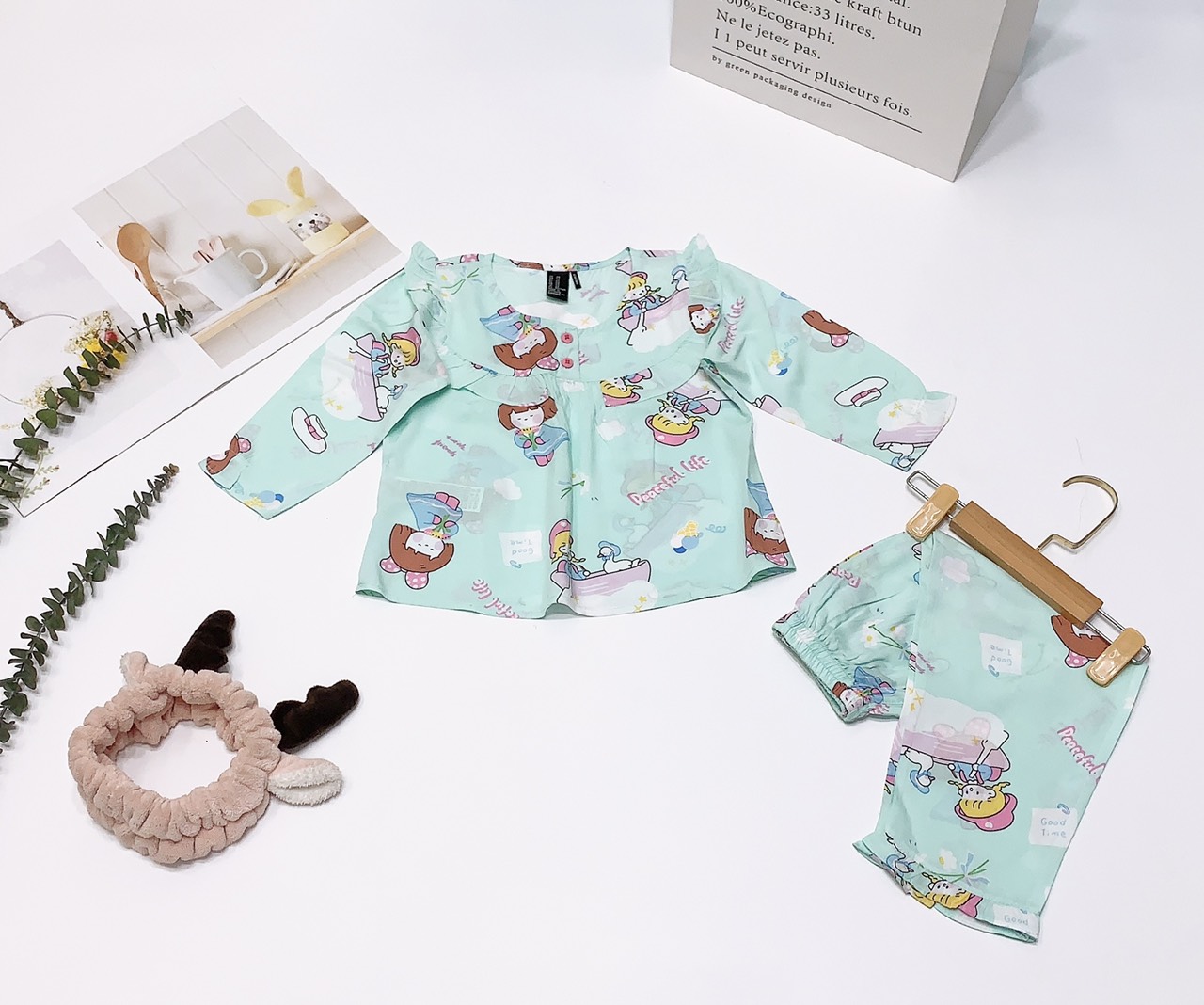 Bộ dài cổ sen bé gái