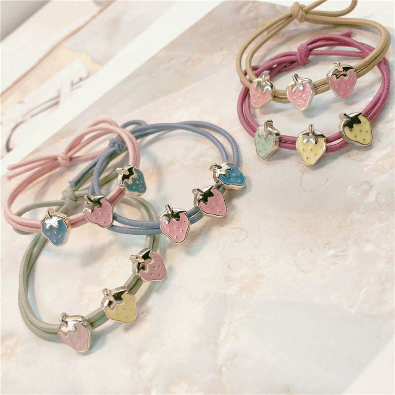 THUN  CỘT TÓC HÌNH TRÁI DÂU - 01 THUN