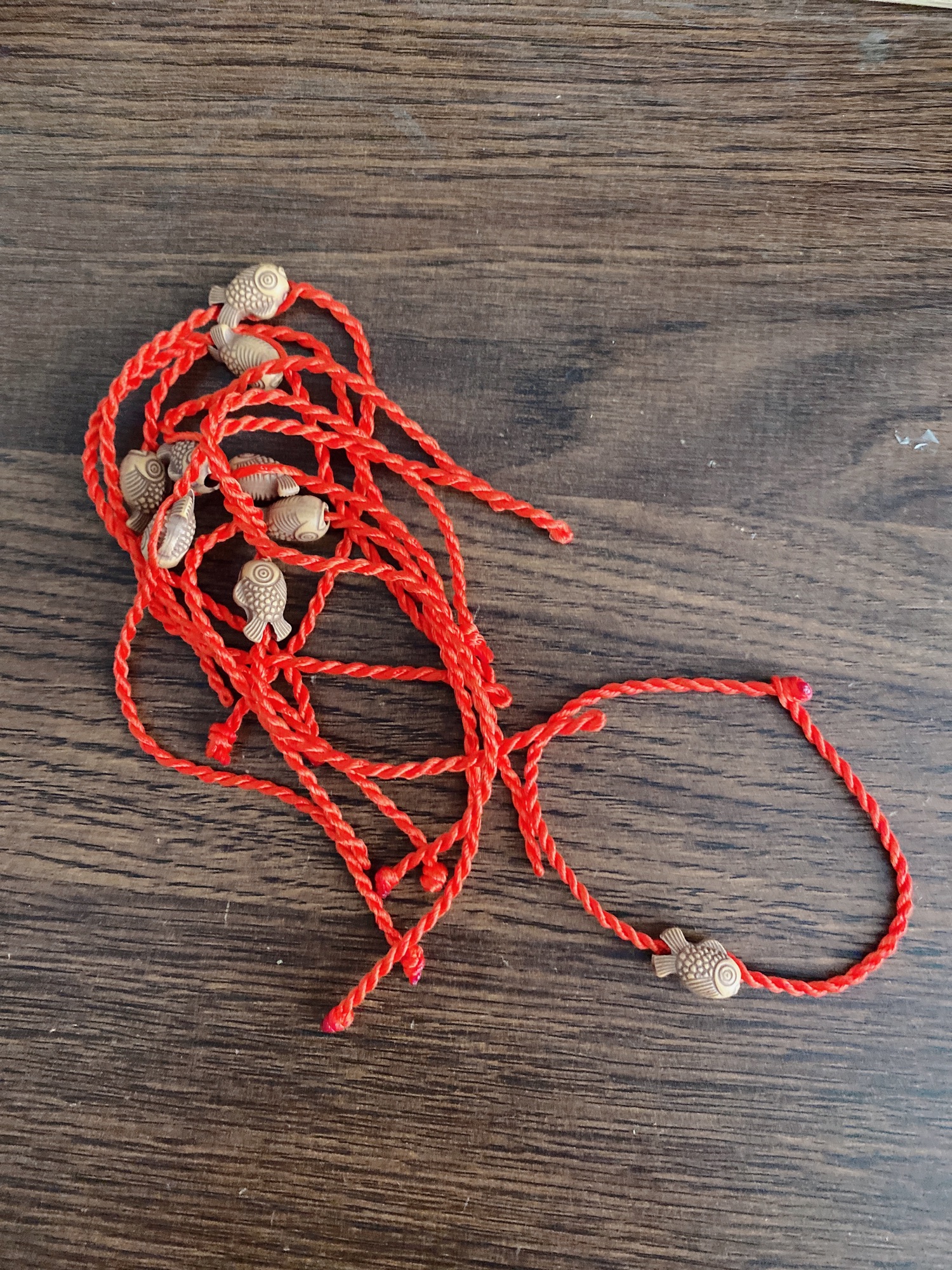 Dây đeo tay charm dây đỏ may mắn
