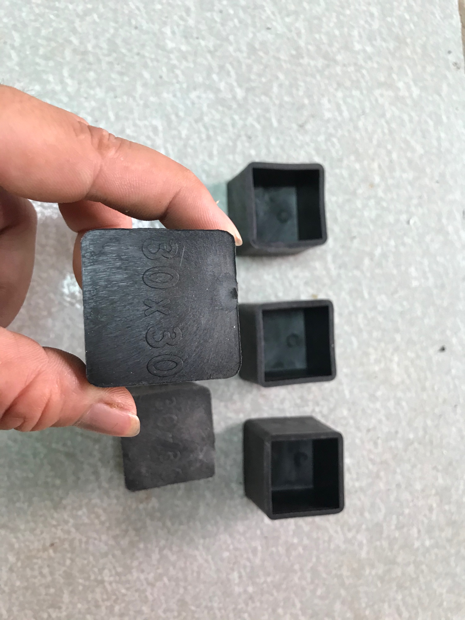 Combo 10 Bịt cao su Ngoài sắt hộp 30x30