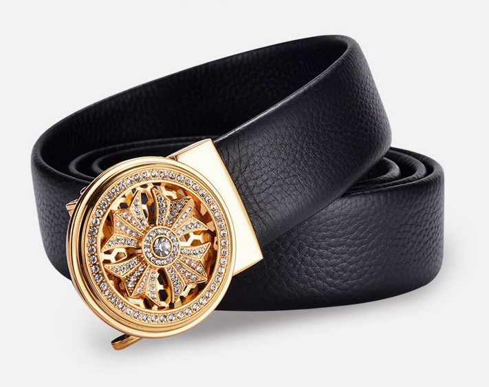 Độc lạ, thắt lưng mặt xoay khi di chuyển mẫu 2021