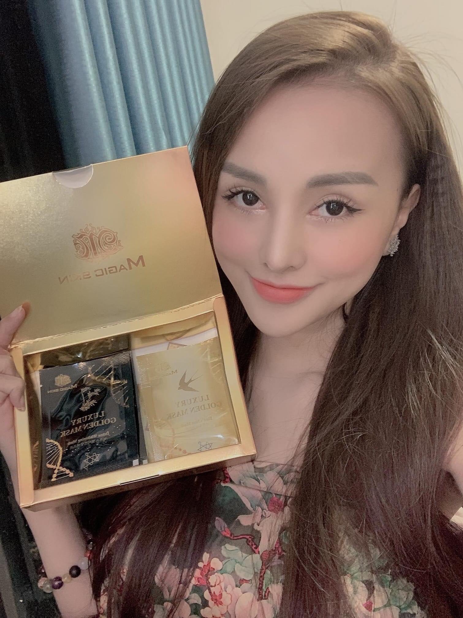 LUXURY GOLDEN MASK .