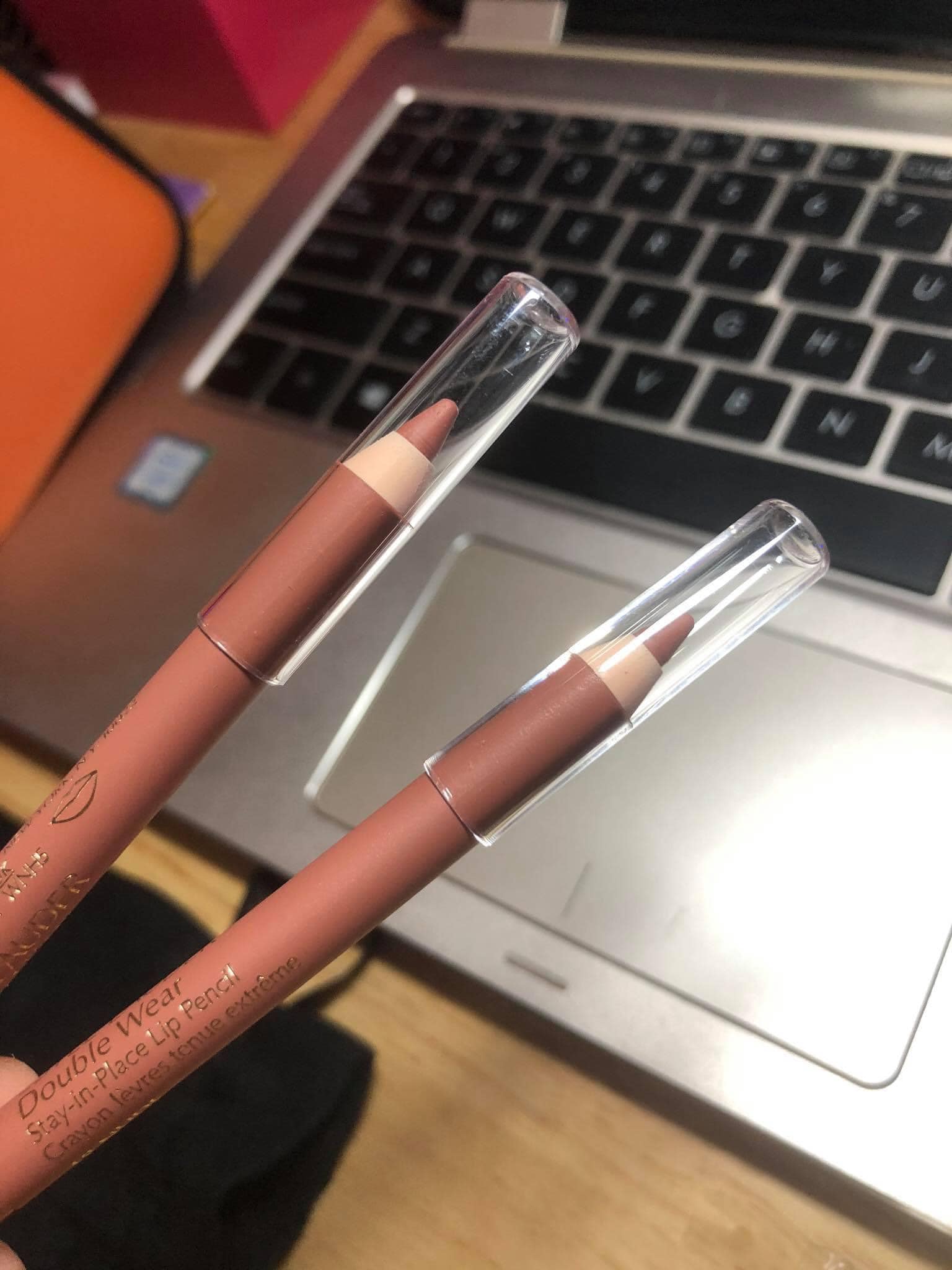 Chì kẻ môi Estee lauder