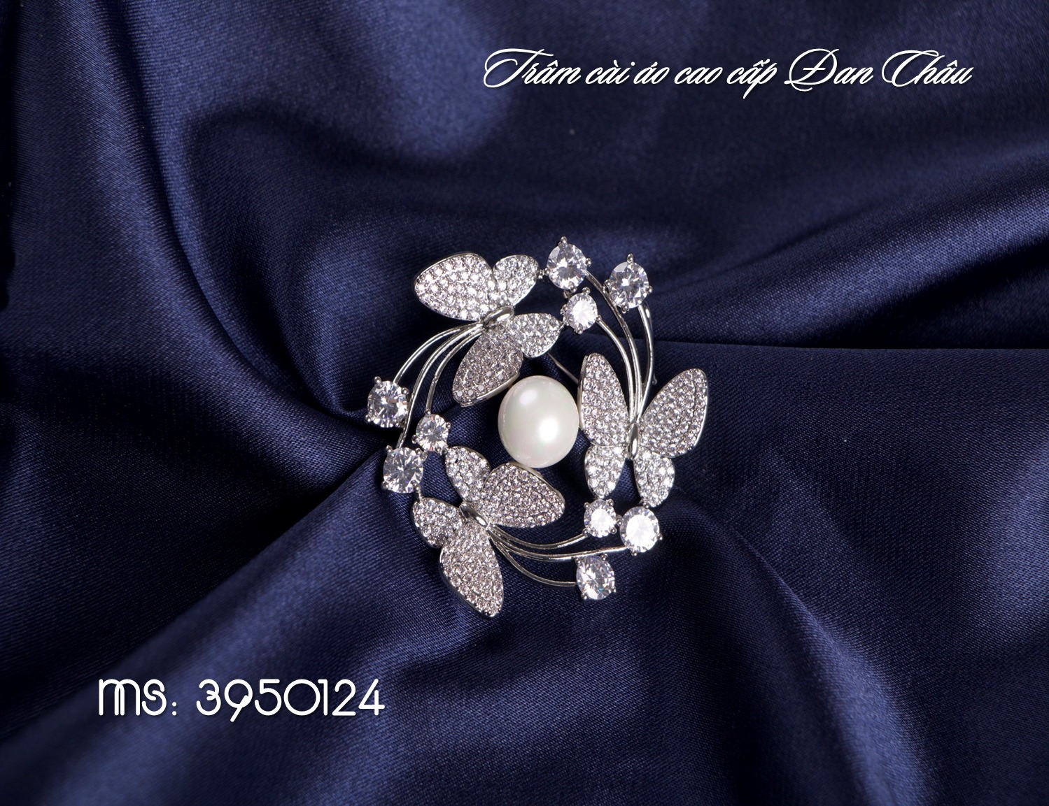 Trâm cài áo hình bướm đính đá thời trang (MS: 3950124 - Trắng)