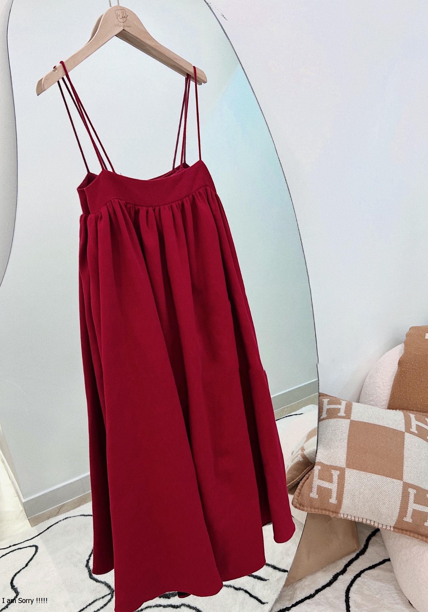 váy 2 dây đỏ xinh xỉu