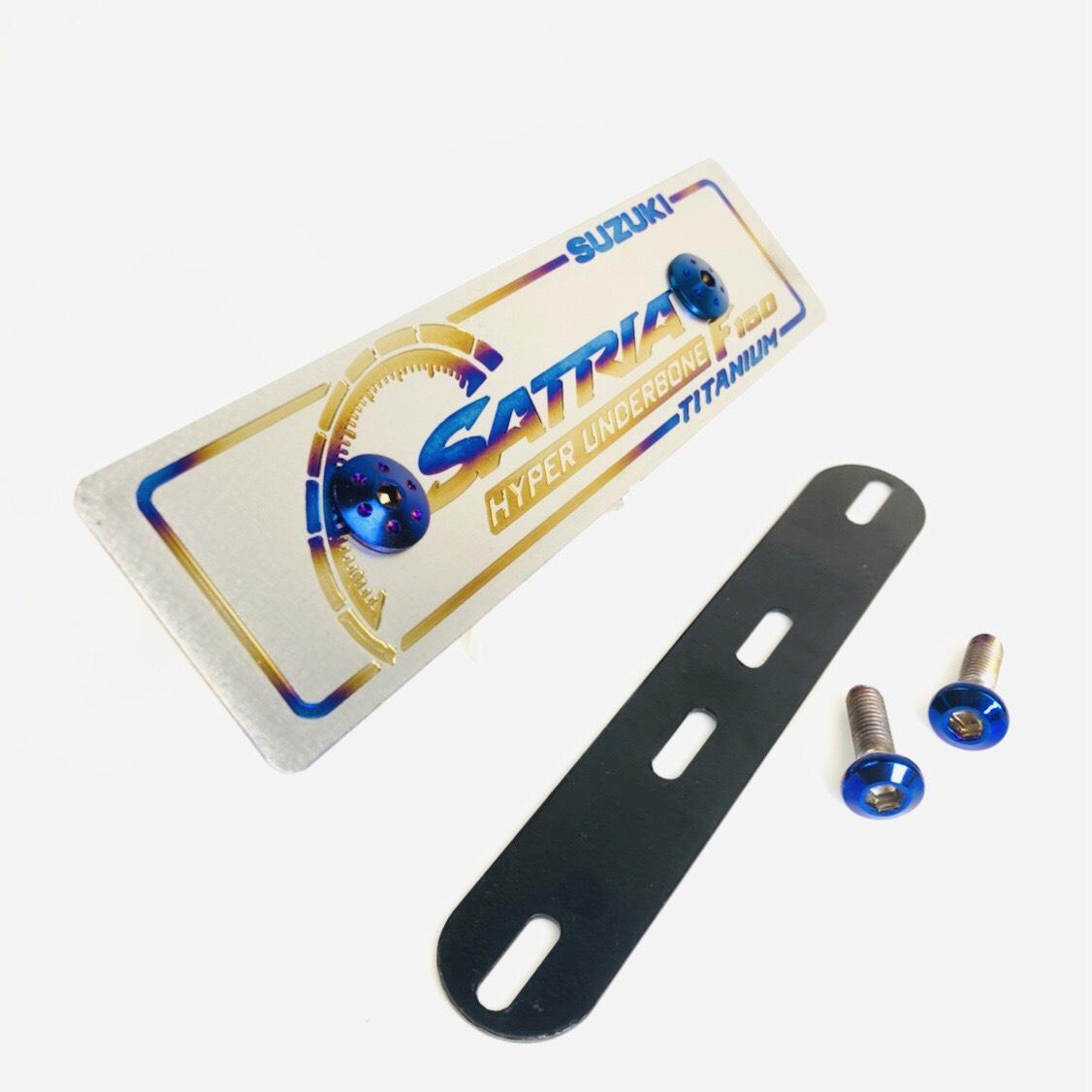 Bảng tên xe SATRIA titan 100% gắn cho các đời xe satria TẶNG pas gắn bảng tên bằng kim loại xe và ốc titan