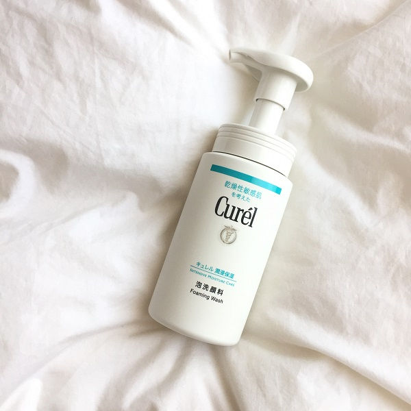 Sữa rửa mặt tạo bọt Curel Intensive Moisture Care Foaming Wash