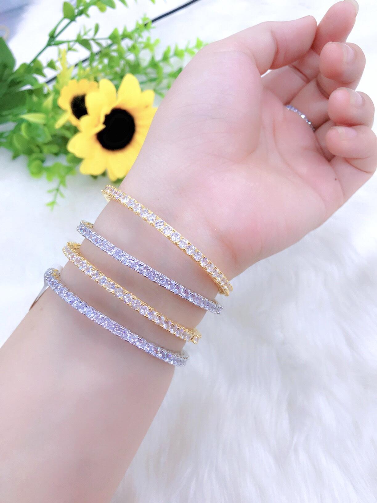 01 Vòng Tay Nữ  Sáng Như Vàng Thật, Bạc Thật - M 50R ( Cam kết không Đen, Chất Liệu Bạc Pha Hợp Kim Cao Cấp )