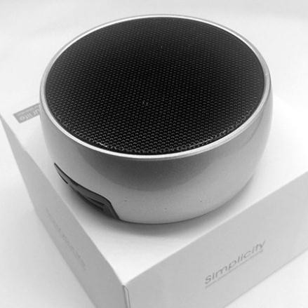 Loa bluetooth vỏ nhôm AKUS BS01 nghe nhạc hay pin lâu
