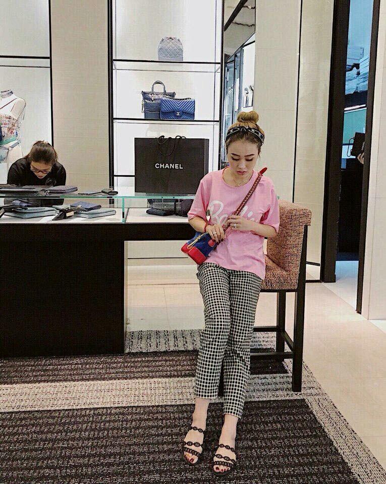Áo phông chữ màu hồng dễ thương