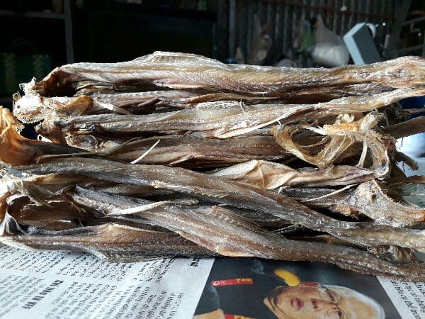 0.5 kg khô cá khoai loại to nhất (bằng ngón tay trỏ)