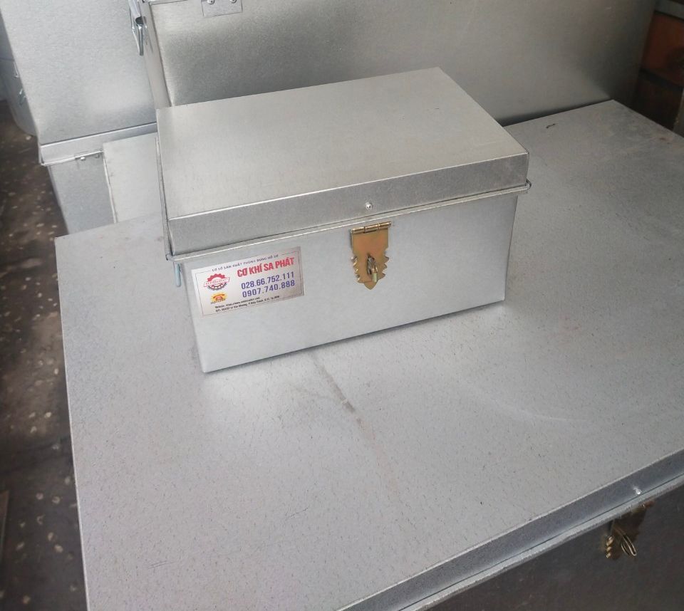 Thùng tôn, hòm tôn nhỏ đựng đồ cá nhân (Kích thước 30 X 20 X 15cm)