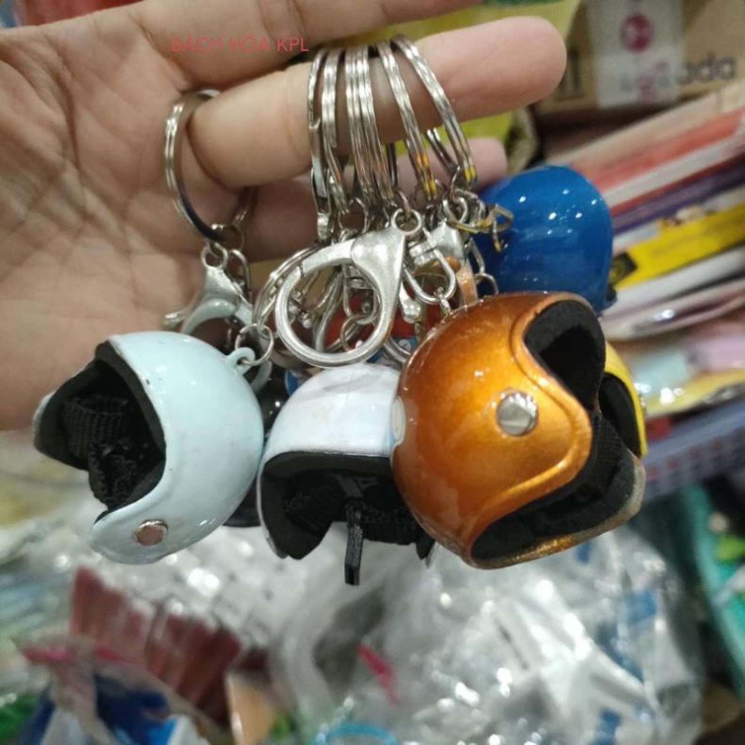 Móc khóa Doraemon đội nón bảo hiểm