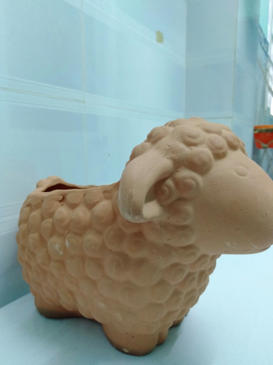 Chậu đất nung hình chú Cừu, dài 22cm