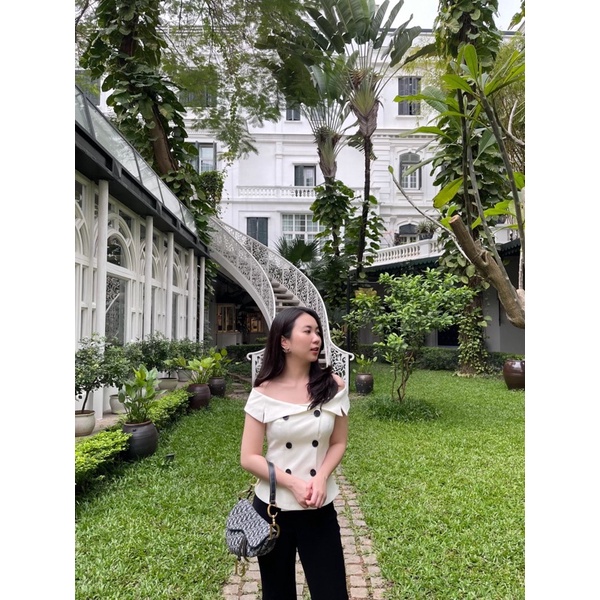 Áo Off Shoulder with Button trễ vai thanh lịch